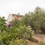 Studio Apartman Mirakul